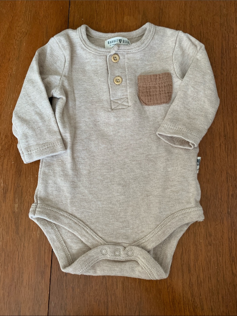 🍓3/$10 Rabbit + Bear Organic Cream Long-Sleeve Baby Bodysuit with Tan Pocket